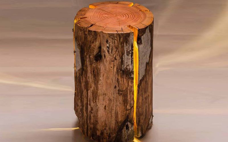 Chân nến gỗ hoặc đèn gỗ nhỏ